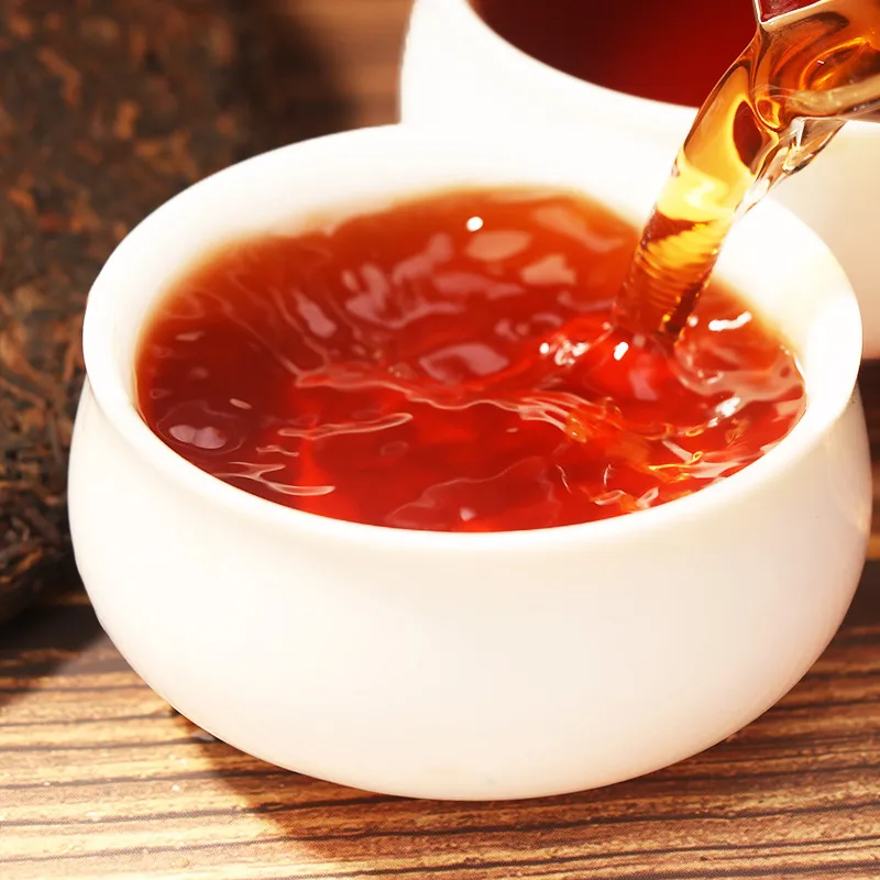 Прессованный блин выдержанного пуэра из Юньнани &laquo;Дворцовое подношение&raquo; 2018 года 357 г (5)