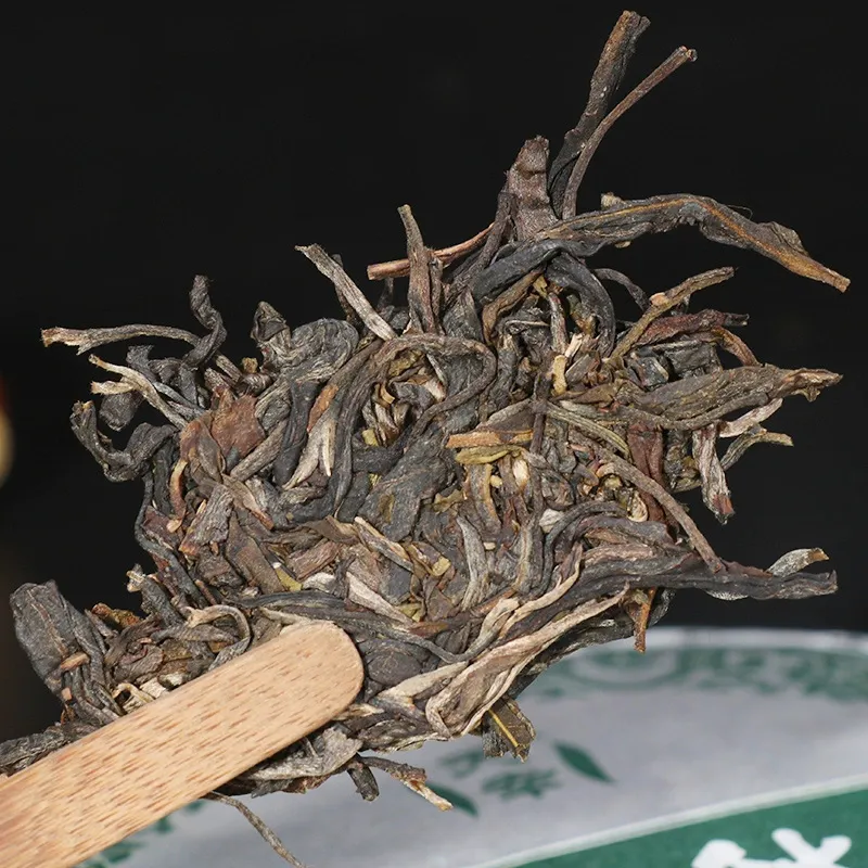 Прессованный блин сырого пуэра из Юньнани &laquo;Осенняя мелодия Иу&raquo; 2018 года 357 г (4)