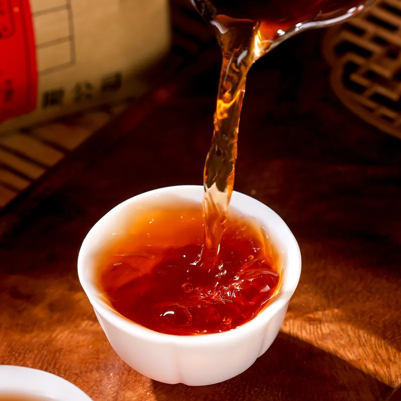 7 прессованных маленьких блинов пуэра с клейко-рисовым ароматом «Линлун» в бумажной упаковке 500 г (5)