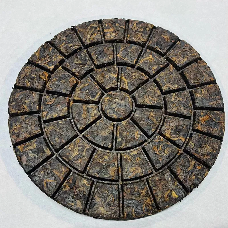 Выдержанный пуэр из Юньнани «Вкус Мэнхая из крупных деревьев» 2022 года 357 г (2)