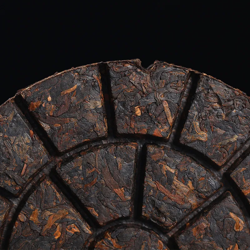 Выдержанный пуэр из Юньнани с клейко-рисовым ароматом «Бэйми» 2021 года 200 г (3)