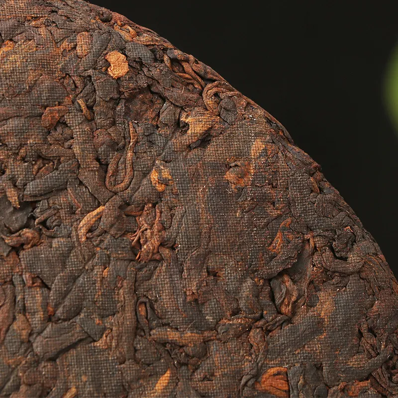 Прессованный блин выдержанного пуэра из Юньнани «Весенняя мелодия» с древних деревьев 2015 года 357 г (3)