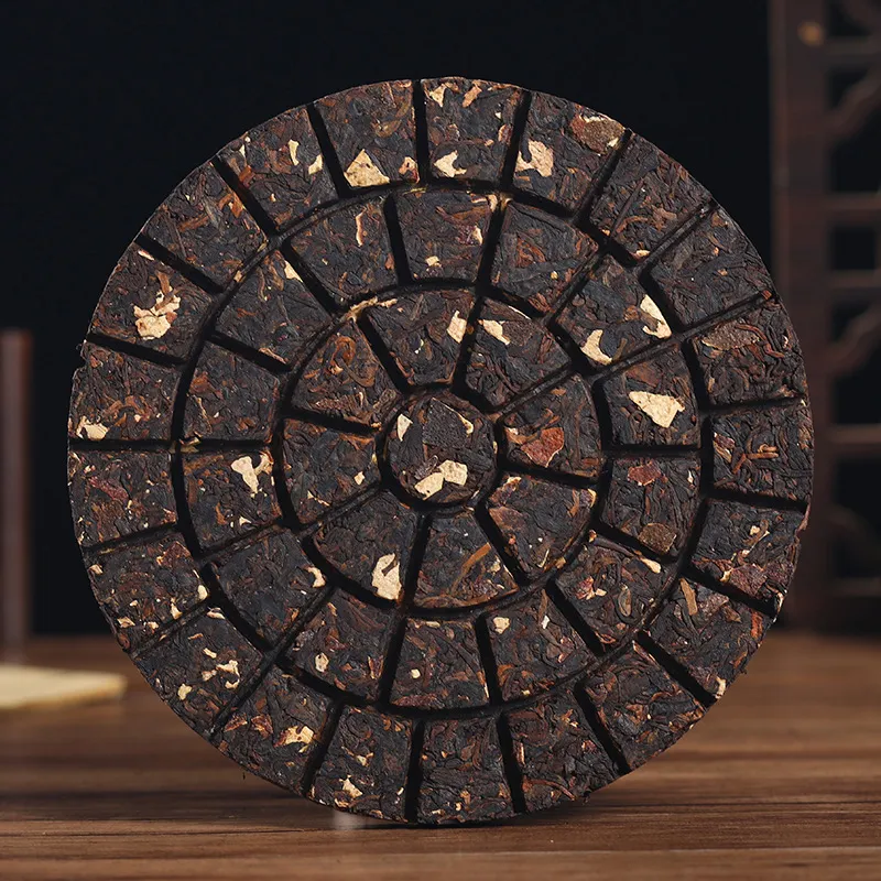 Прессованный блин выдержанного пуэра с кожурой мандарина 2018 года 357 г (2)