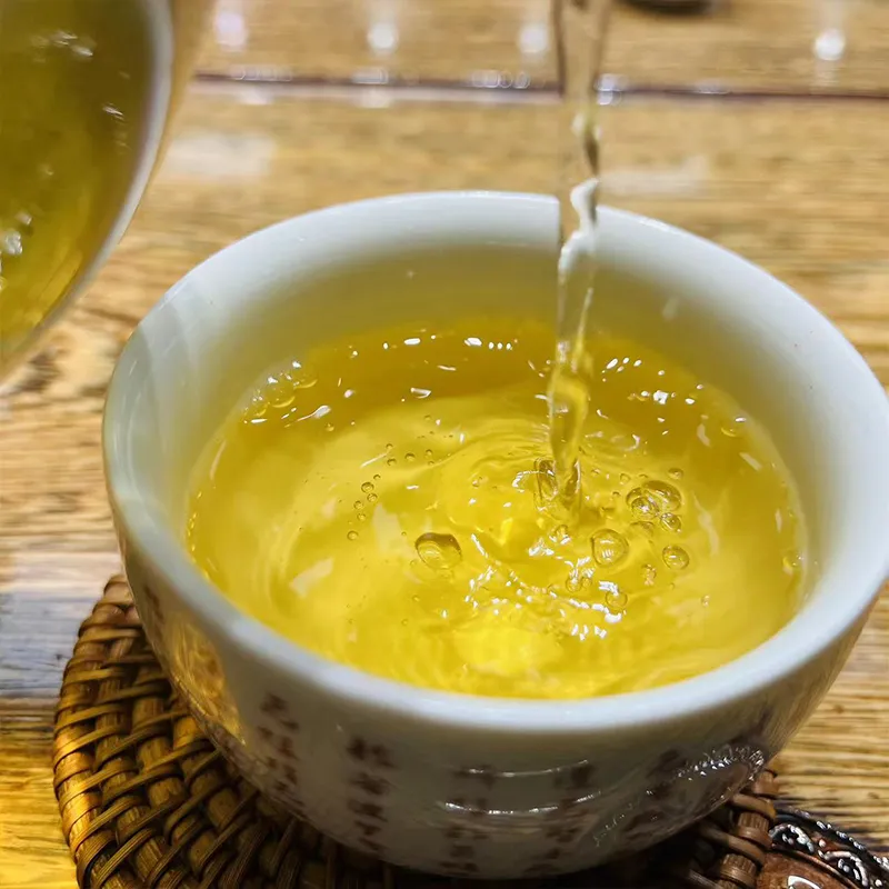 Прессованный блин сырого пуэра из Юньнани «Сяохусай» 2021 года 357 г (3)