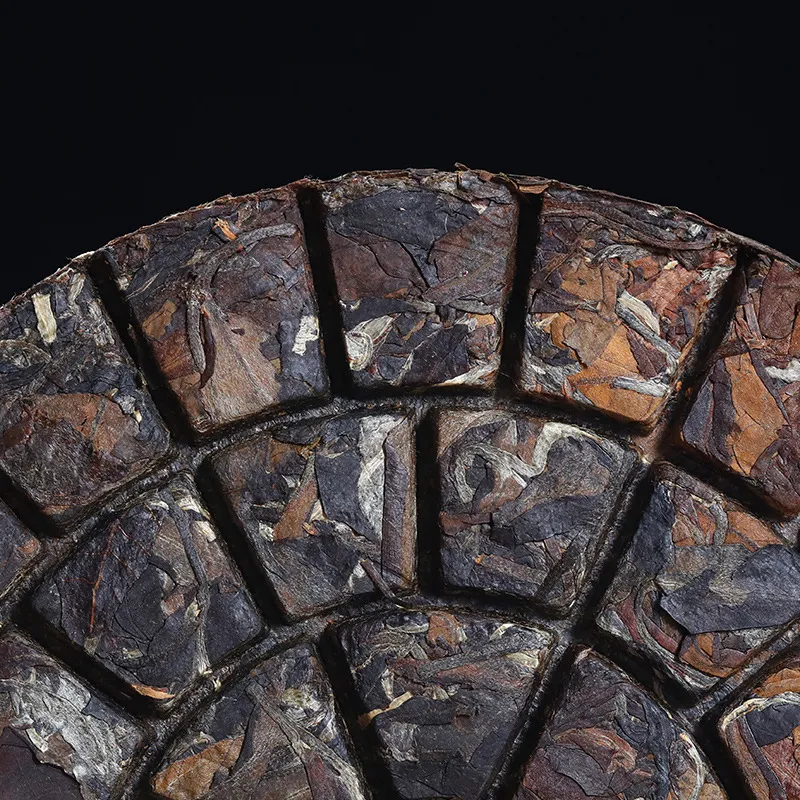 Прессованный выдержанный белый чай из листьев старых юньнаньских деревьев 2021 года 357 г (2)