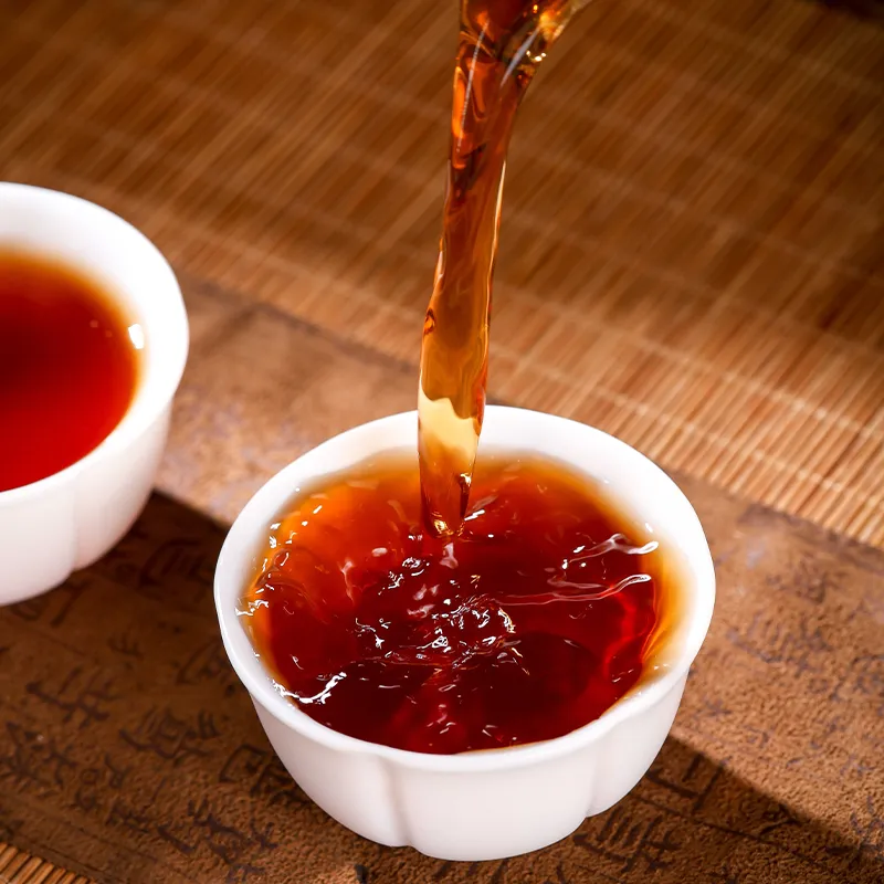 Прессованный кирпич старого чая из древних деревьев 2011 года в подарочной коробке (3)